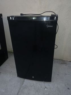 Midea MRU03M2ABB Upright Freezer Large Black, 3.0 Cubic Feet