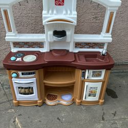 Play Kitchen 