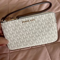 Michael Kors Wristlet