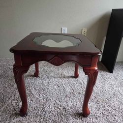 Like new Queen Anne style table