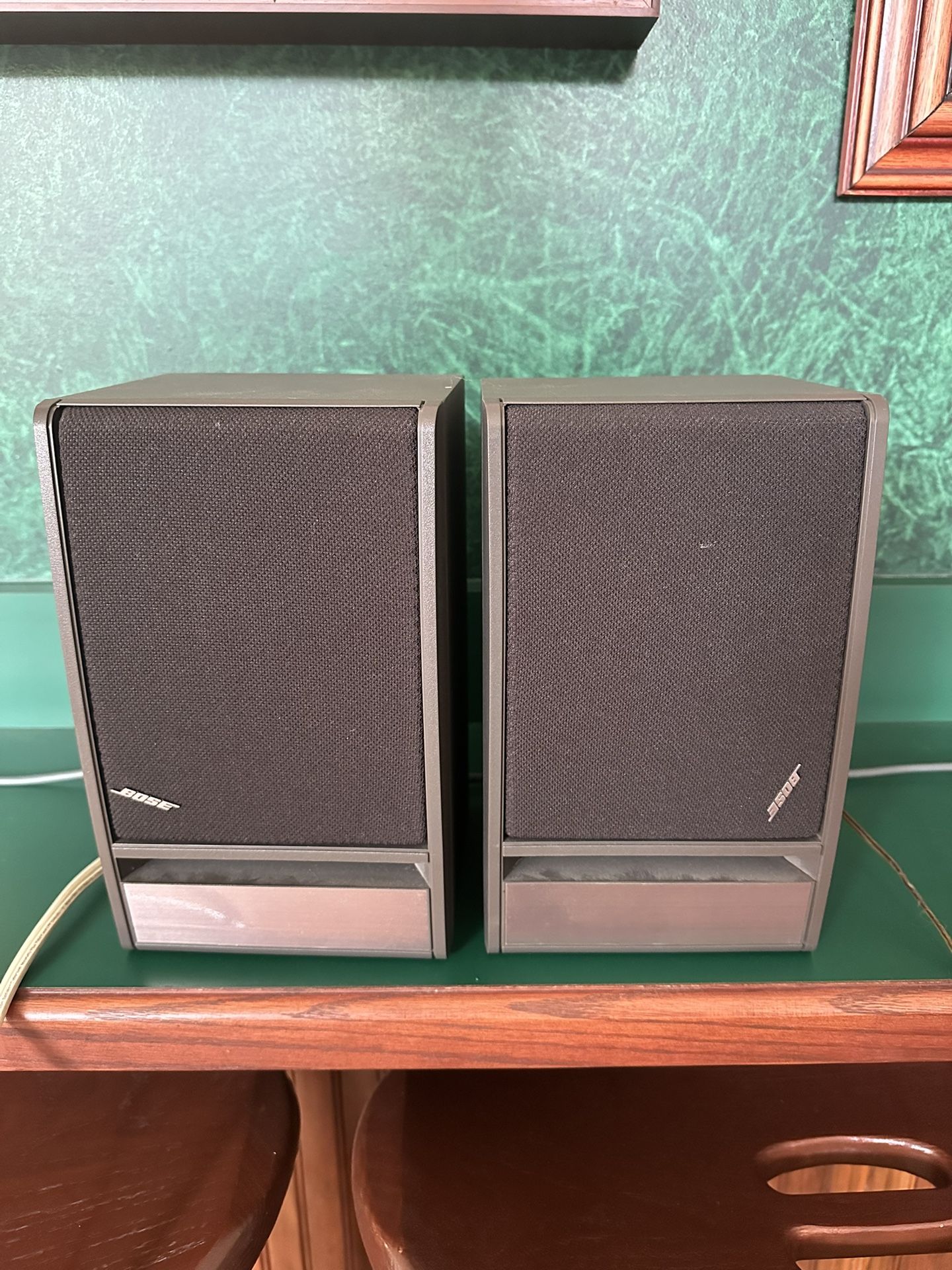 Bose Model 141 Speaker Set