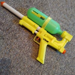 LARAMI. SUPER SOAKER 50.  THE FRIST MODLE THAT STARTED IT ALL I HAVE 60 OTHER ONES TO SELL TOO