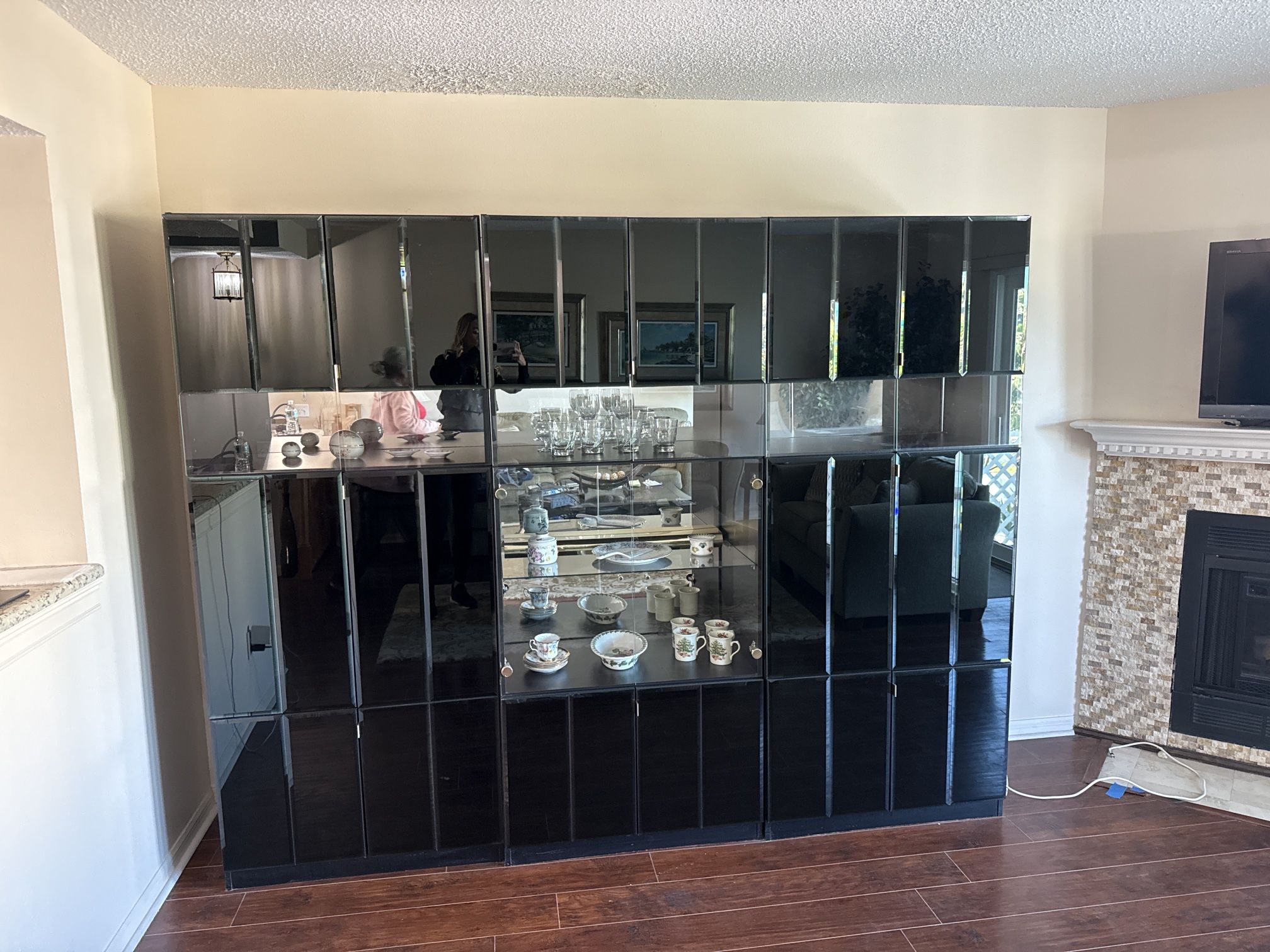 🖤 Vintage Black Mirrored China Cabinet / Display Hutch