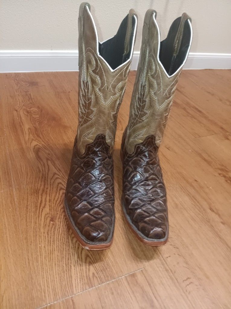Boots Size 9