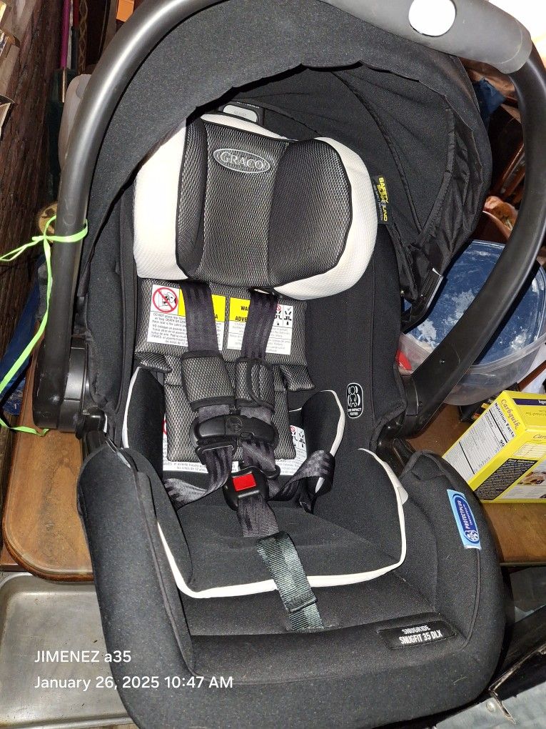 Graco Snugfit 35 DLX Carseat