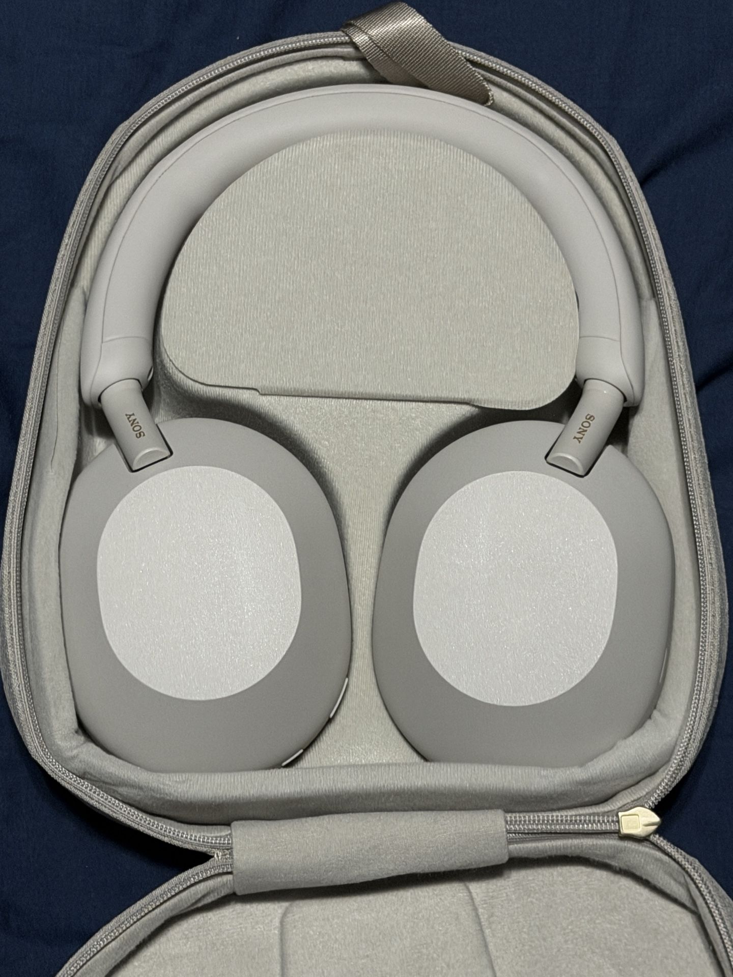 Sony XM5 Noise Cancelling Headphones