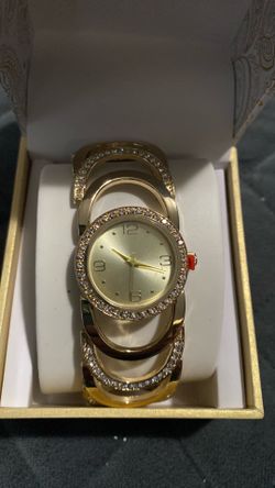 Es un reloj para mujer