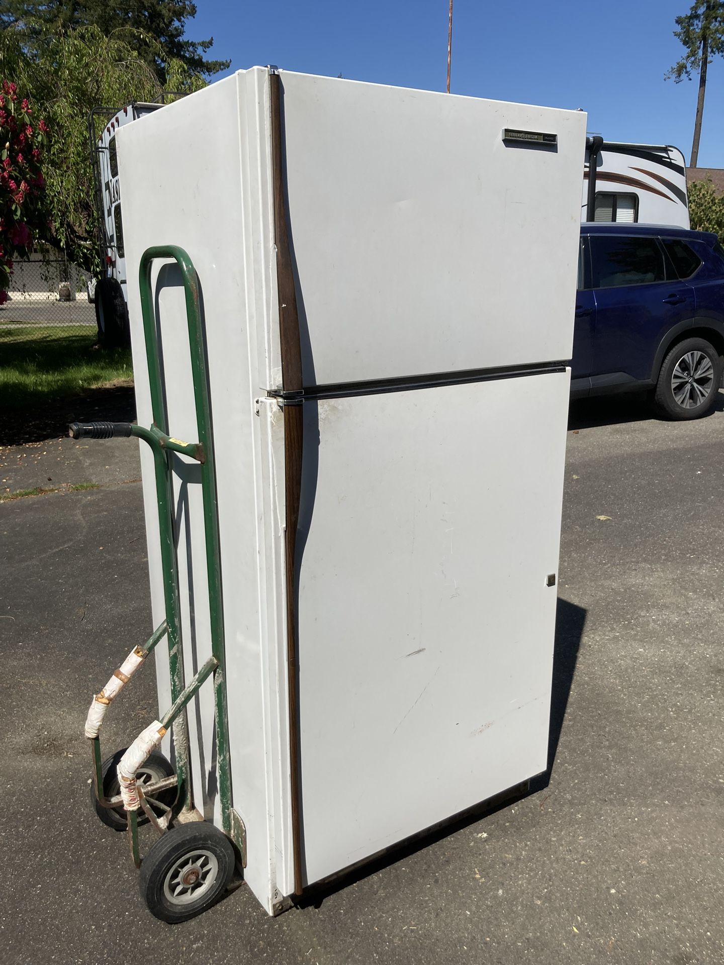 Free GE Refrigerator With Freezer - Works!!