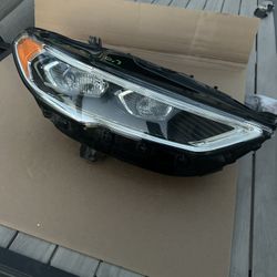 2019 2020 Ford Fusión Headlight Right Side