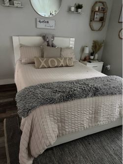 Queen bedroom set mattress not included