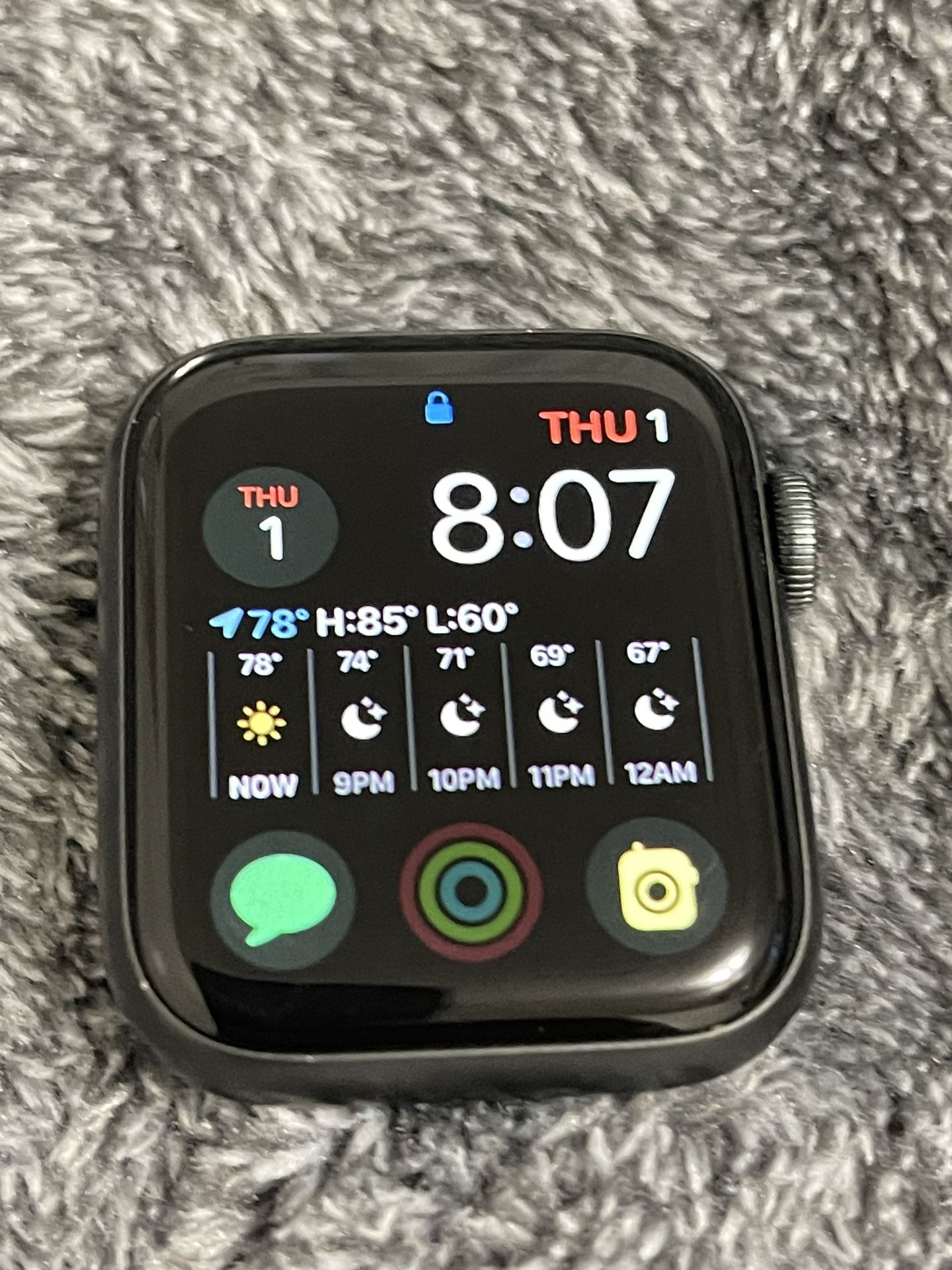 Apple Watch 5 40mm W Celluar for Sale in Bakersfield, CA - OfferUp