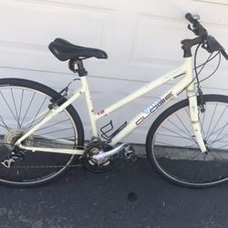 Specialized globe discount women's hybrid bike