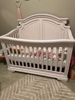 White Wood Baby Crib with Arched Headboard