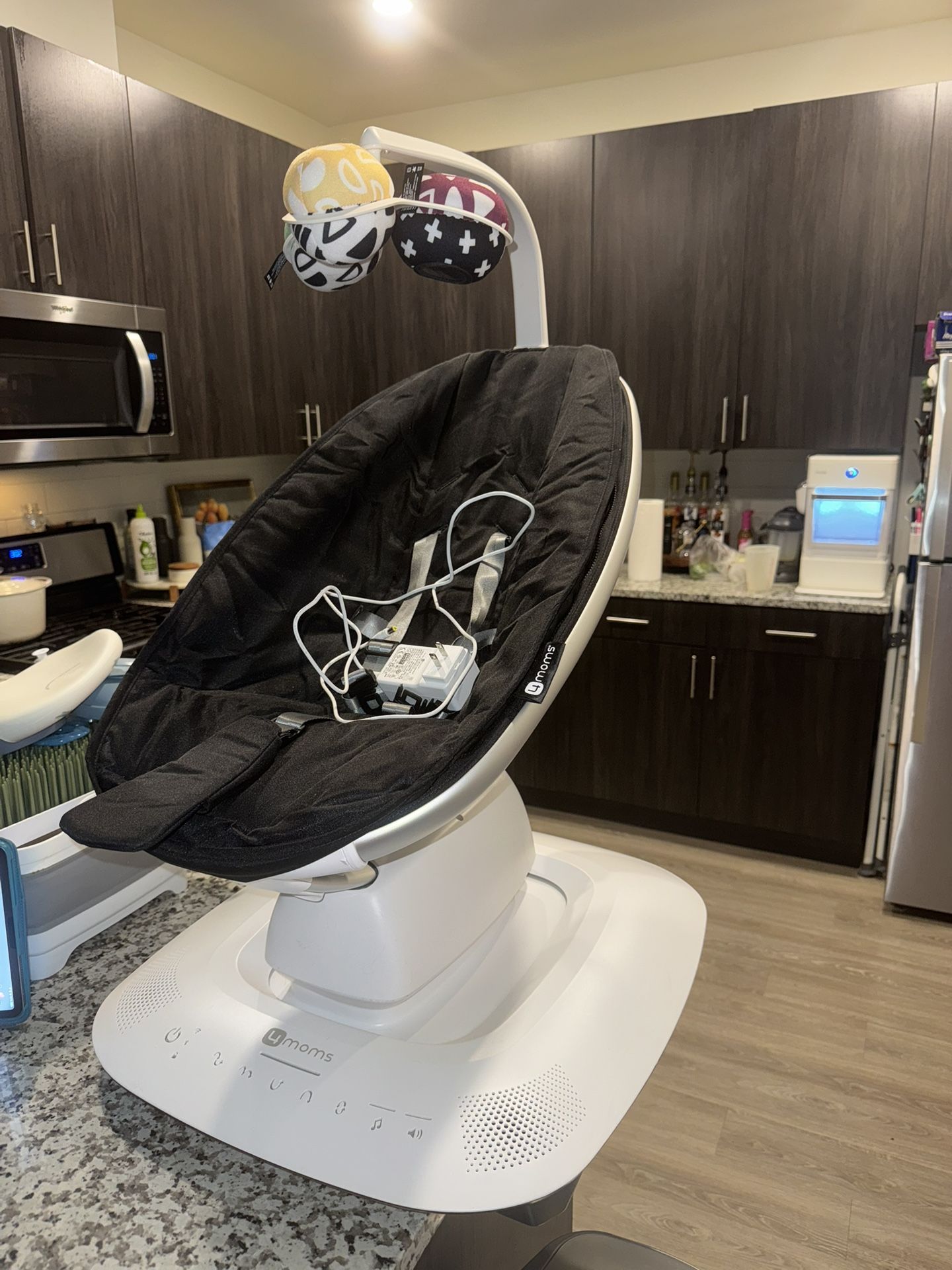 Mamaroo multi-motion baby swing