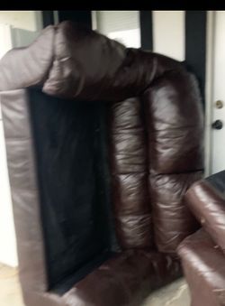 Free , Dos sillones piel café obscuro , muy buenos , muy frescos y cómodos