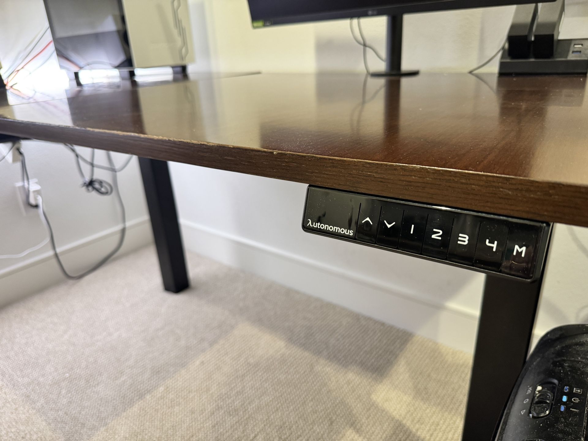 AUTONOMOUS SIT STAND OFFICE DESK