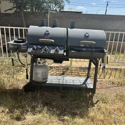Duo™ 5050 Gas & Charcoal Grill + grilling accessories and tank