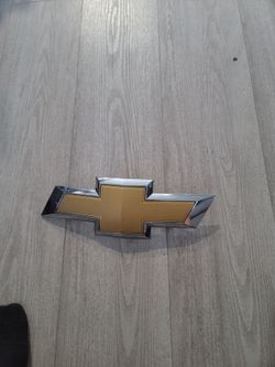 2015-2020 Chevy Suburban Tahoe Front Grille Emblem Badge Symbol Logo Genuine OEM