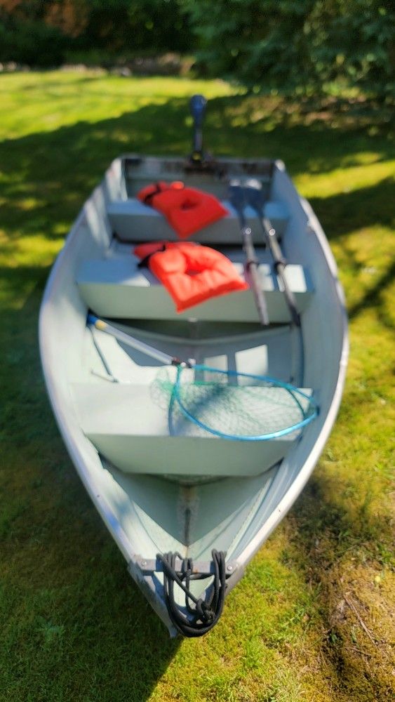 12' StarCraft boat with 46lb Thrust Electric Motor