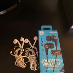 3 sets of headphones- wireless headphones included