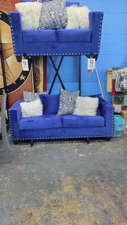 Sofa love see final markdowns $550 today