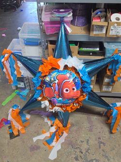 Finding Nemo bola star pinata