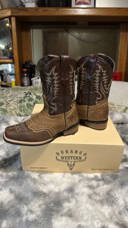 Kids boots size 1