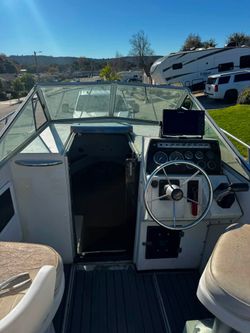 Cabin Cruiser Boat with Simrad Electronics