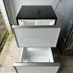 Double-Drawer Refrigerator GE Monogram 24” Panel-Ready Nice!
