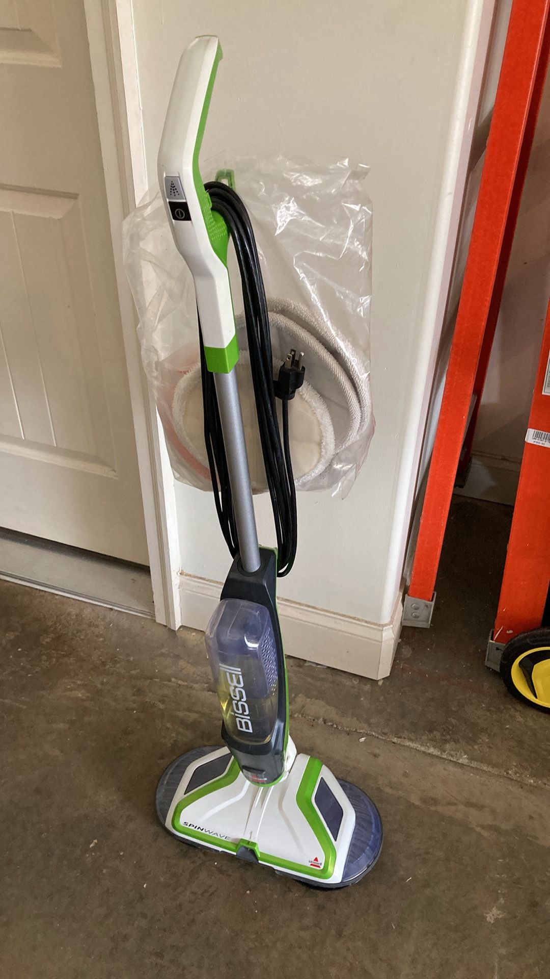 LIKE NEW Bissell Spin wave Steam Mop Scrubber