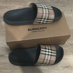 Burberry Men’s Furley Check Slides