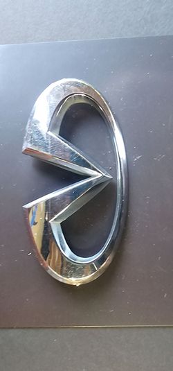 Infiniti emblem