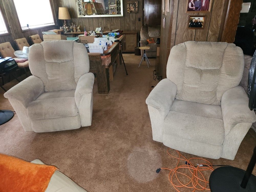 Recliners Chairs