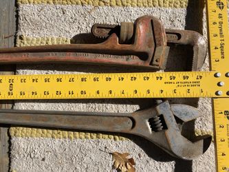 Pipe Wrench Crescent Wrench 24 Inch 18 Inch
