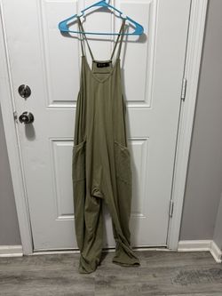 Efan Olive Green Jumpsuit Romper Women’s Size Large