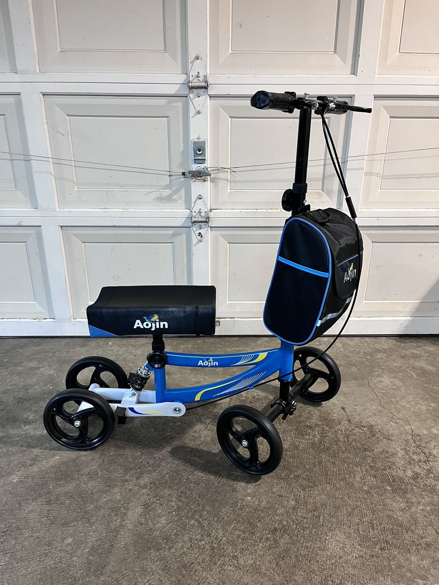 Knee Scooter With Removable Bag