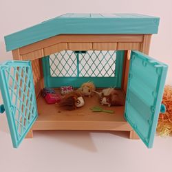 Little Live Pets Guinea Pig Hutch Playset w/ 3 Guinea Pig Figures
