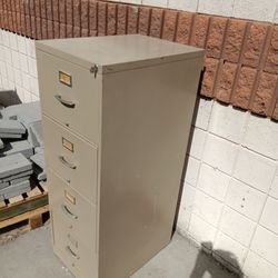 4 lrg drawer steel file cab w/ key $30 obo