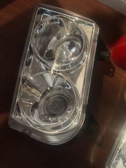 06 Chrysler 300c headlight