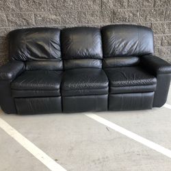 La-Z-Boy Black Leather Recliner Couch “WE DELIVER”