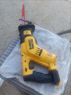 Dewalt  mini sawsall perfect condicion 65.00