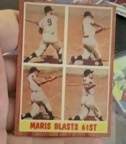 1962 Topps Roger Maris #313 “Maris Blasts 61st”