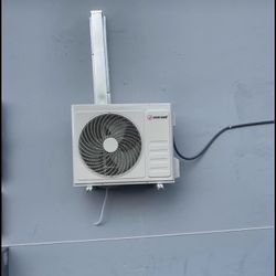 Mini Split (Air Conditioner)