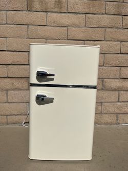 Insignia 3.1 cu Retro Mini  frig with top freezer