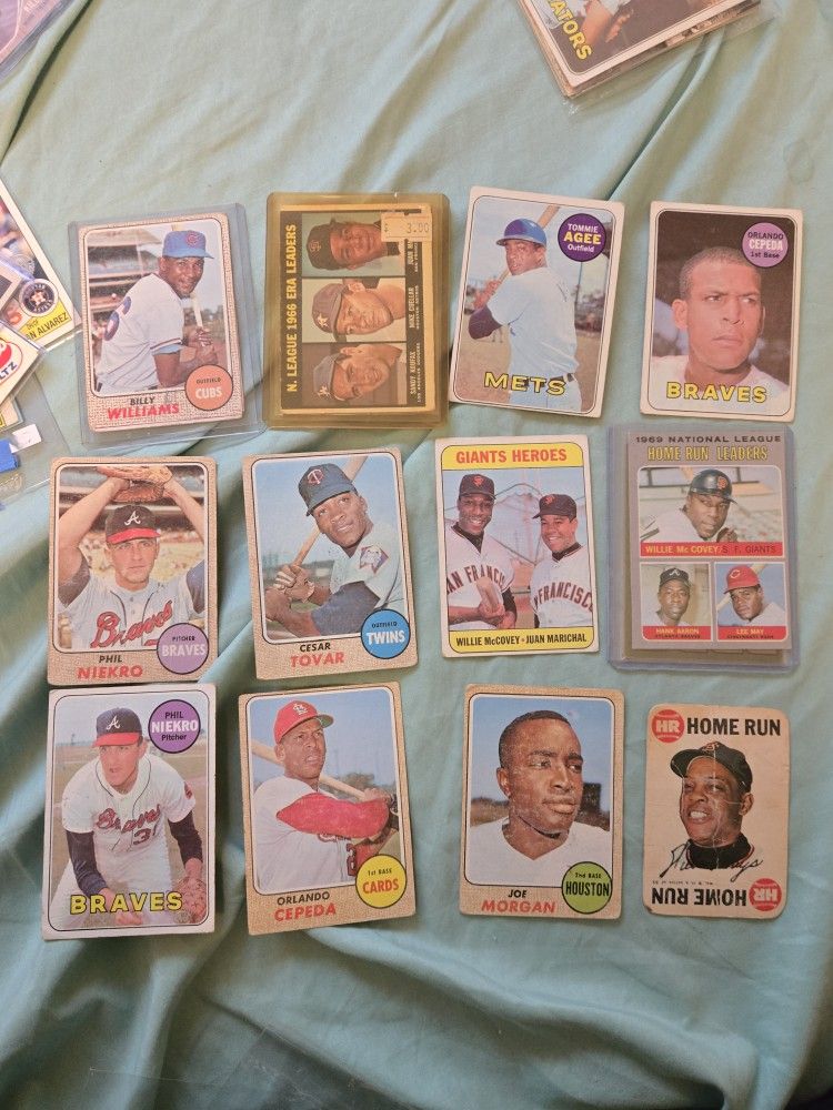 Lots Of Baseball Football Cards Pik Out Sum Make A Deal