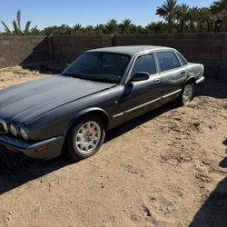 2000 Jaguar XJ8 