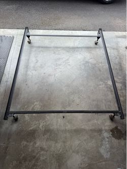🌟FREE🌟 Full size metal bed frame