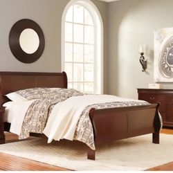 Queen Bedroom Furniture Set 