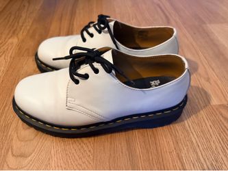 Dr. Martens Oxfords White