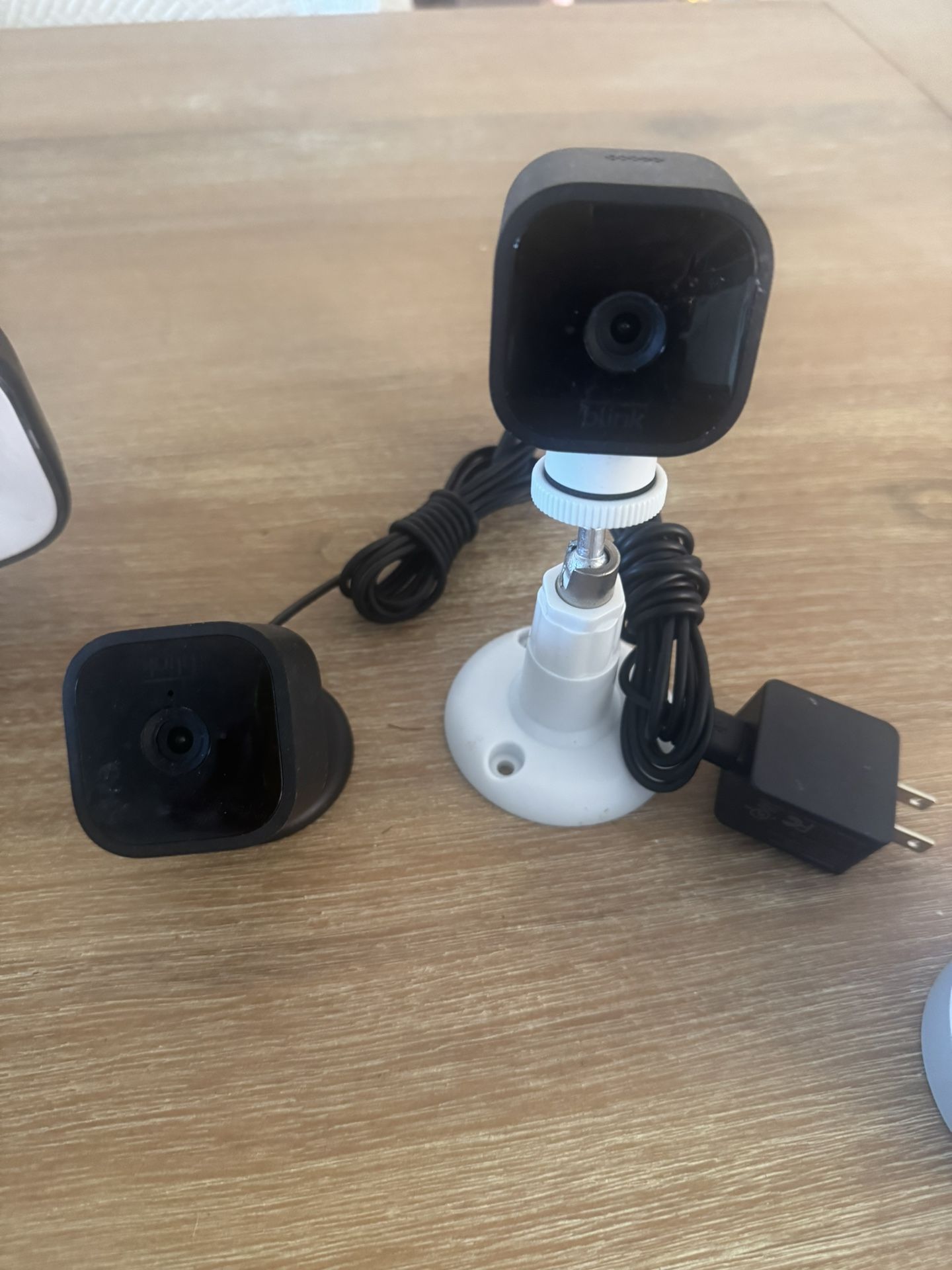Blink mini home And Per Camera 2 Camera Set